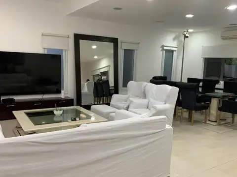 Casa 6 ambientes con 4 baños