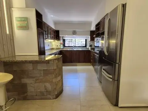 Venta Casa Villa Sarmiento 7 ambientes Patio/Terraza/Cochera  (zona Colegio Ward)
