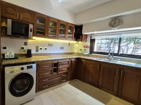 Casa 7 ambientes con 3 baños