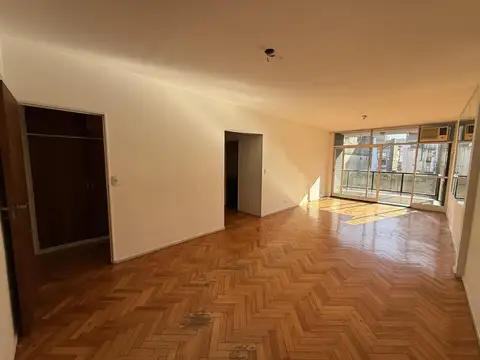 VENTA - 4 AMBIENTES CON BALCÓN - DEPENDENCIA BAULERA GUARDACOCHE - COLEGIALES