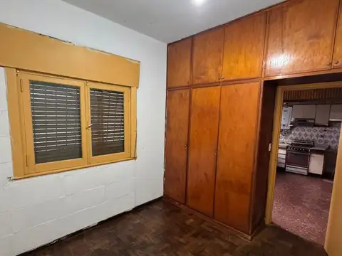 HAEDO- CASA 3 AMBIENTES CON ENTRADA DE AUTO- APTO CREDITO  