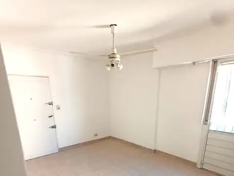 3 AMB DE 50 MTS TOT, LATERAL C/ BALCÓN FRANCÉS, COCINA INDPTE C/ ESP. P/LAVARROPAS, EXC. UBICACIÓN