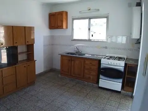 Excelente ph interno de 1 dormitorio con patio delantero y trasero en calle 10 e/ 511 y 512