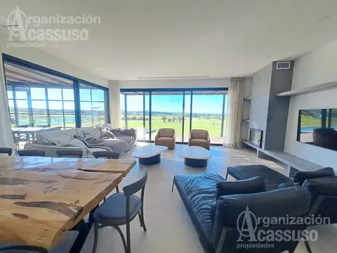 Casa 6 ambientes con 4 baños