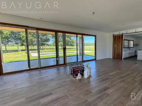 Casa 7 ambientes con 4 baños