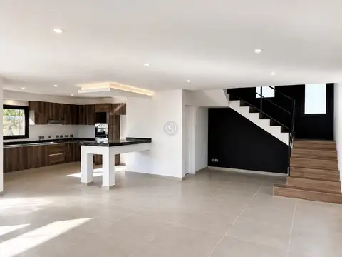 Casa en Alquiler de 3 dormitorios