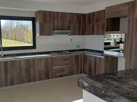 Casa en Alquiler de 3 dormitorios