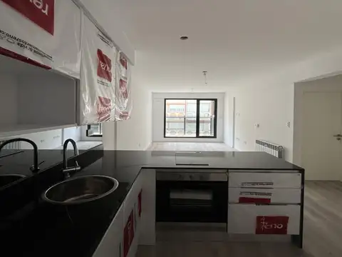 VENTA - Departamento dos Dormitorios con patio, 1° piso, centro, Rosario