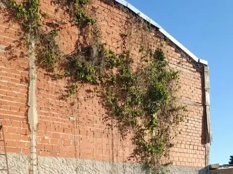 LOCALES COMERCIALES EN VENTA SOBRE AV. 147 A MTS DE RUTA 12