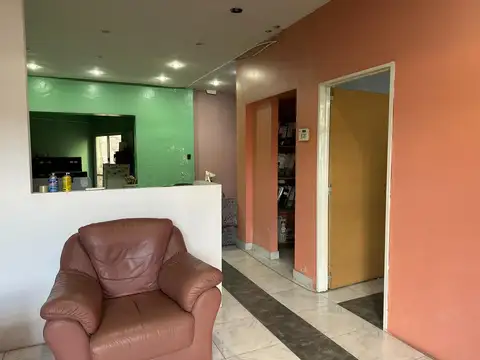 Venta de Casa de Dos Plantas, Luminoso Apto Para Refaccionar