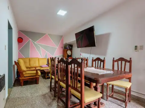 Casa de pasillo en venta barrio matheu 2 dormitorios amplio luminoso