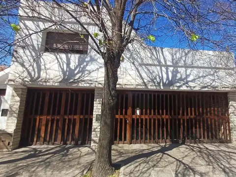 CASA EN VENTA 3 DORMITORIOS CON PATIO CRISOL SUD