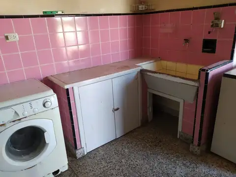 Paraguay 700, Piso 1