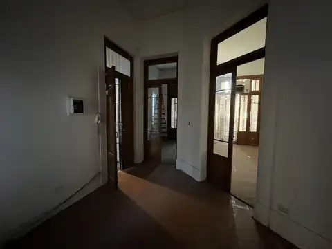 Avenida Rivadavia 4100, Piso 1