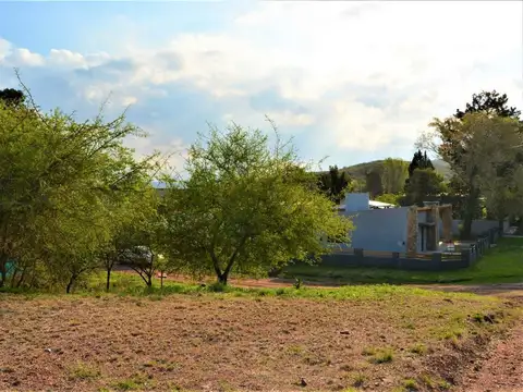 SE VENDE TERRENO EN ESQUINA 305 m2 EN V.DEL DIQUE