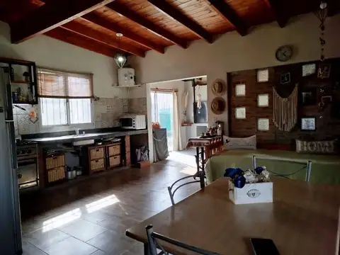 Casa 2 ambientes con 1 baño