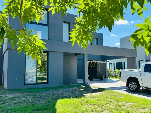 Casa en venta en El Canton - Golf - 5 Amb - Pileta - Vista al golf.