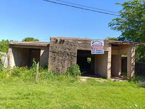 CASA EN VENTA DE 3 DORMITORIOS