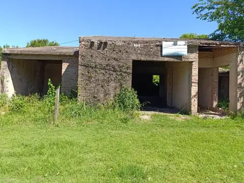 CASA EN VENTA DE 3 DORMITORIOS