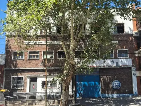Galpón - Depósito en Barracas de 1.000 m2 con entrada semi  - ALQUILER