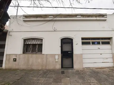 VENTA CASA 2 DORMITORIOS MAS COMODIN Y COCHERA