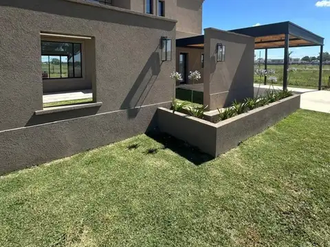 Casa en Venta en Countries y Barrios Cerrados en Esteban Echeverria, USD 250.000