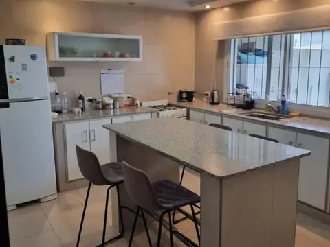 Depto Tipo Casa en Venta en Barrio Grand Bourg, USD 180.000