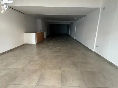 Amplio local a metros de 9 de Julio, zona facultades