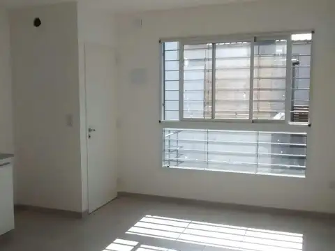 SHOWROOM, OFICINA, CONSULTORIO, ESTUDIO EN HERMOSO COMPLEJO $ 250.000