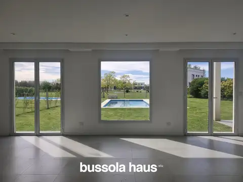 Casa en Venta con 2 cocheras