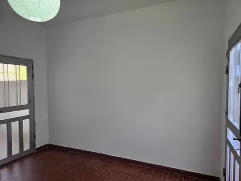 Casa 6 ambientes con 2 baños