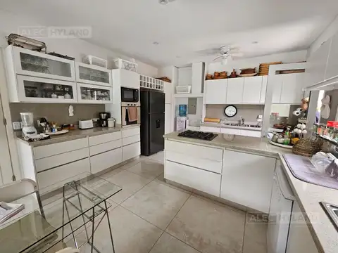 Casa en Alquiler Temporal con 2 cocheras