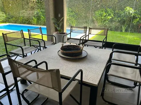 Casa en Alquiler Temporal con 2 cocheras