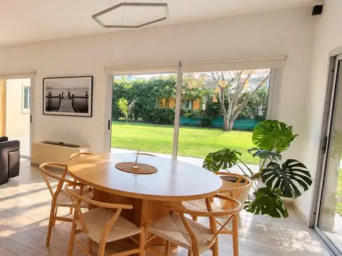 Casa 4 ambientes con 3 baños