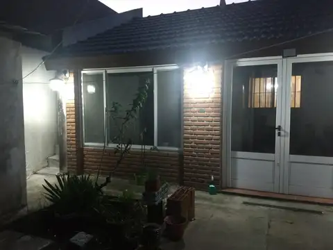 Casa 3 ambientes con 2 baños
