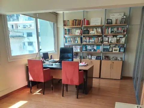 Muy lindo departamento 3 ambientes, con mucha luz.