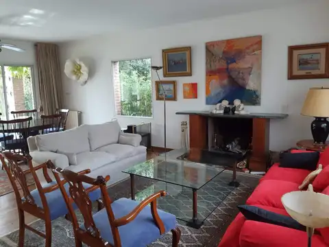 Casa en Venta con 1 cochera