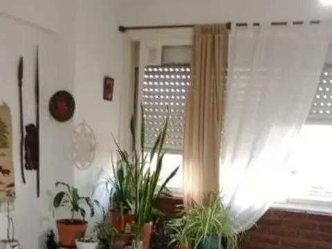 Madero 100, Piso 1