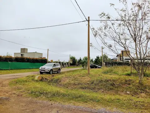 Excelente lote residencial en esquina .Funes Town.