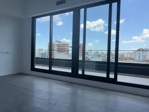 Piso alto - 2 ambientes con balcón terraza y cochera