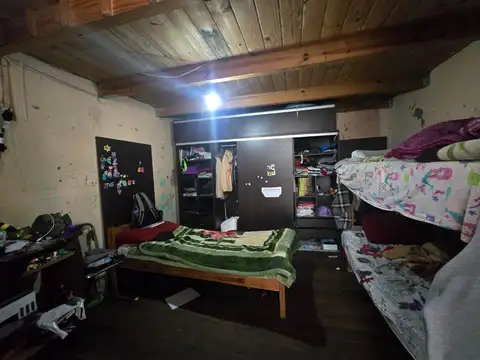 Casa con local, sobre lote propio 8,66 x 23 a refaccionar