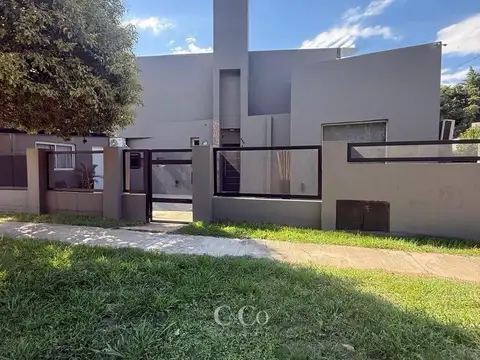 Casa 7 ambientes con 4 baños