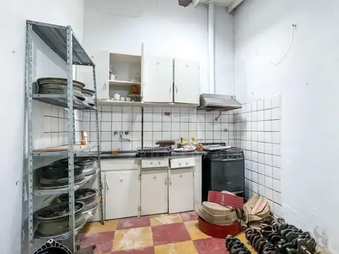 D F Sarmiento  al 3300, entre Acassuso y R Castro