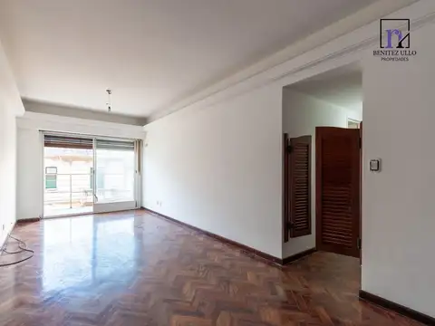 Venta de amplio 3 amb con balcon a la calle - La Boca - Apto credito