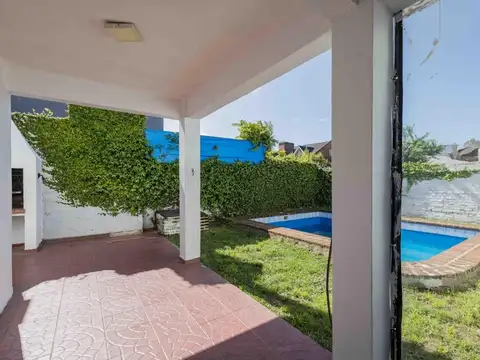 Casa 5 ambientes con 2 baños