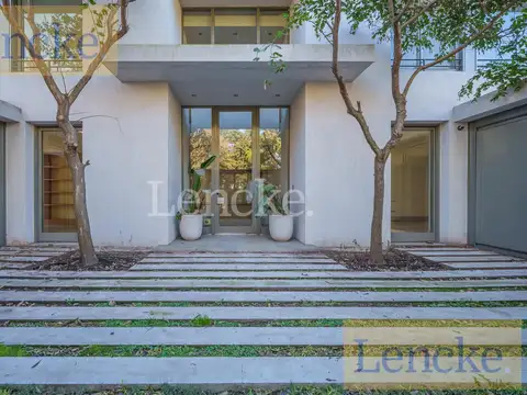Casa 12 ambientes con 5 baños