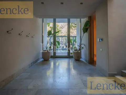 Casa en Venta con 10 cocheras