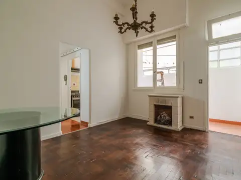 Departamento de 2 ambientes en San Telmo con patio y techos altos  