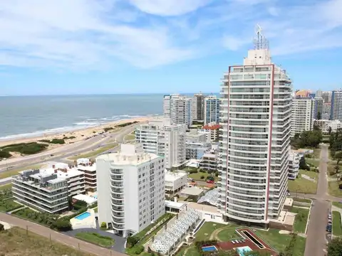 Avenida Biarritz y Leyenda Patria 100