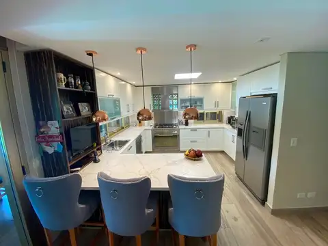 Casa en Venta con 5 cocheras